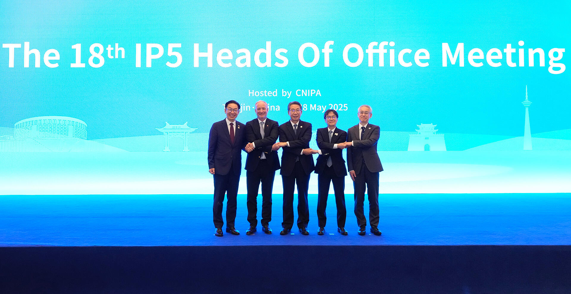 Left to right: KIPO Commissioner Kim Wan Ki, EPO President António Campinos, CNIPA Commissioner Shen Changyu, JPO Commissioner Ono Yota and WIPO Senior Director, PCT Legal and International Affairs Department, Tsuyoshi Isozumi. Photo courtesy of CNIPA.