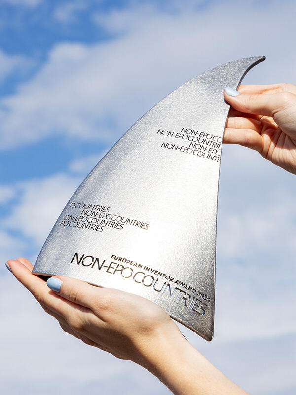 EIA26-NEW trophy-600 x 800