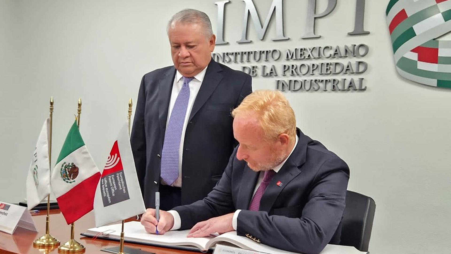 President Campinos and José Sánchez Pérez Director General of the Mexican Institute of Industrial Property (IMPI)