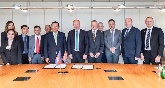 A delegation from Cambodia led by Senior Minister of Industry and Handicraft Cham Prasidh visited the EPO on 31 October to meet with a team from the EPO headed by President António Campinos.