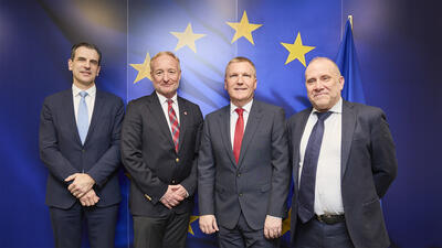 EPO President António Campinos (middle left) with European Commissioner for Democracy, Justice, the Rule of Law and Consumer Protection Michael McGrath (middle right)