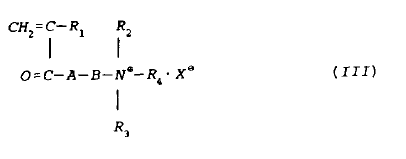 où R1 représente H ou CH3 ; R2 et R3 représentent chacun un groupe alkyle avec 1 à 2  atomes de...